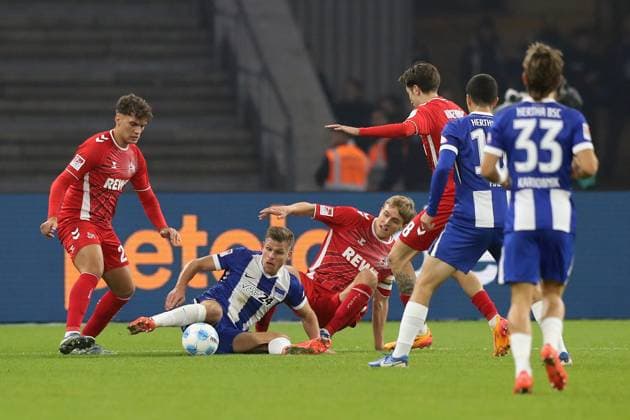 02 11 2024, xtgx, Fussball 2 Bundesliga, Hertha BSC Berlin 1 FC Köln emspor, v l Julian Pauli 1 FC Köln, Koeln Florian Niederlechner Hertha BSC Berlin Timo Huebers Hübers 1 FC Köln, Koeln Zweikampf, Aktion, action, battle for the ball DFL DFB REGULATIONS PROHIBIT ANY USE OF PHOTOGRAPHS as IMAGE SEQUENCES and or QUASI VIDEO Berlin