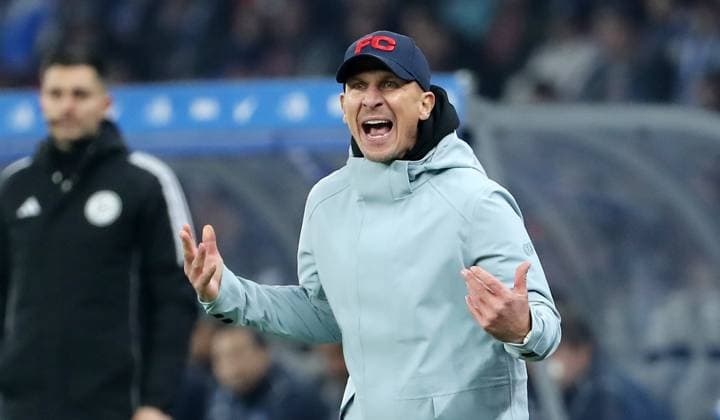 Coach Gerhard Struber fires on Action Upper Body Sport Football Soccer DFL 2 Bundesliga Men 11 Matchday Season 2024 2025 02 11 2024 Hertha BSC Berlin vs 1 FC Köln DFL regulations prohibit any use of photographs as image sequences and or quasi video