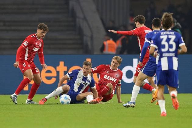 02 11 2024, xtgx, Fussball 2 Bundesliga, Hertha BSC Berlin 1 FC Köln emspor, v l Julian Pauli 1 FC Köln, Koeln Florian Niederlechner Hertha BSC Berlin Timo Huebers Hübers 1 FC Köln, Koeln Zweikampf, Aktion, action, battle for the ball DFL DFB REGULATIONS PROHIBIT ANY USE OF PHOTOGRAPHS as IMAGE SEQUENCES and or QUASI VIDEO Berlin