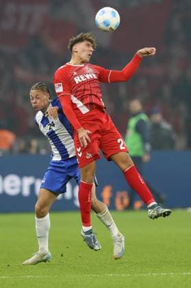 02 11 2024, xtgx, Fussball 2 Bundesliga, Hertha BSC Berlin 1 FC Köln emspor, v l Derry Scherhant Hertha BSC Berlin Julian Pauli 1 FC Köln, Koeln Zweikampf, Aktion, action, battle for the ball DFL DFB REGULATIONS PROHIBIT ANY USE OF PHOTOGRAPHS as IMAGE SEQUENCES and or QUASI VIDEO Berlin