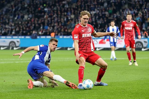 02 11 2024, xtgx, Fussball 2 Bundesliga, Hertha BSC Berlin 1 FC Köln emspor, v l Florian Niederlechner Hertha BSC Berlin Timo Huebers Hübers 1 FC Köln, Koeln Zweikampf, Aktion, action, battle for the ball DFL DFB REGULATIONS PROHIBIT ANY USE OF PHOTOGRAPHS as IMAGE SEQUENCES and or QUASI VIDEO Berlin