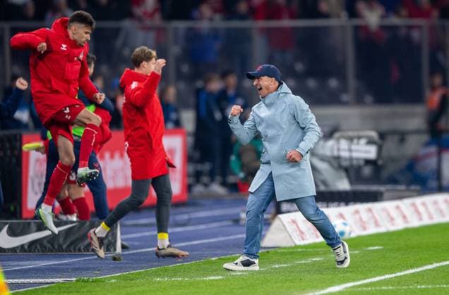 Soccer, Men, Season 2024 2025, 2 Bundesliga 11 Matchday , Hertha BSC 1 FC Köln, f l Dejan Ljubicic 1 FC Köln , Coach Gerhard Struber 1 FC Köln , Cheering after the final whistle, 02 11 2024, Copyright: xSebastianxRäppold MatthiasxKochx