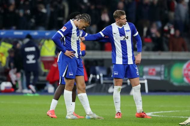 Derry Scherhant, Michael Cuisance disappointed after the end of the game Disappointment Sport Football Soccer DFL 2 Bundesliga Men 11 Matchday Season 2024 2025 02 11 2024 Hertha BSC Berlin vs 1 FC Köln DFL regulations prohibit any use of photographs as image sequences and or quasi video