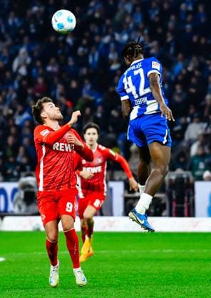 Soccer 2 Bundesliga, Hertha BSC Berlin 1 FC Köln 02 11 2024, xdanx, Soccer 2 Bundesliga, Hertha BSC Berlin 1 FC Köln v l Luca Waldschmift 1 FC Köln 9 ,Deyovaisio Zeefuik Hertha BSC 42 ,duel, duel, fight, tackle DFL DFB REGULATIONS PROHIBIT ANY USE OF PHOTOGRAPHS as IMAGE SEQUENCES and or QUASI VIDEO Daniel Lakomski Mix1 Berlin Olympiastadion Berlin Berlin Germany EN Copyright: xDanielxLakomskix