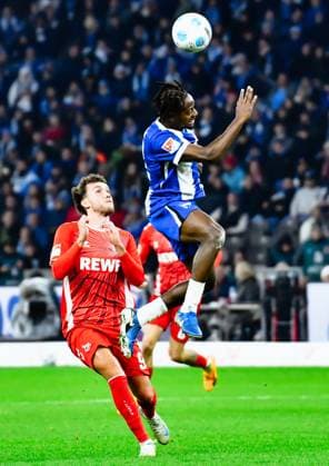 Soccer 2 Bundesliga, Hertha BSC Berlin 1 FC Köln 02 11 2024, xdanx, Soccer 2 Bundesliga, Hertha BSC Berlin 1 FC Köln v l Luca Waldschmift 1 FC Köln 9 ,Deyovaisio Zeefuik Hertha BSC 42 ,duel, duel, fight, tackle DFL DFB REGULATIONS PROHIBIT ANY USE OF PHOTOGRAPHS as IMAGE SEQUENCES and or QUASI VIDEO Daniel Lakomski Mix1 Berlin Olympiastadion Berlin Berlin Germany EN Copyright: xDanielxLakomskix