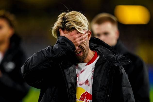Sport Bilder des Tages DORTMUND, GERMANY - NOVEMBER 2: Kevin Kampl of RB Leipzig looks dejected during the Bundesliga match between Borussia Dortmund and RB Leipzig at Signal Iduna Park on November 2, 2024 in Dortmund, Germany. (Photo by Rene Nijhuis) SPO  Copyright: xRenexNijhuis