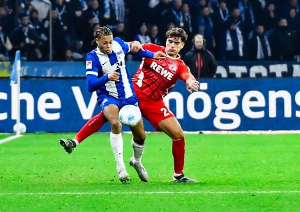 Soccer 2 Bundesliga, Hertha BSC Berlin 1 FC Köln 02 11 2024, xdanx, Soccer 2 Bundesliga, Hertha BSC Berlin 1 FC Köln v l Derry Scherhant Hertha BSC 39 ,Damion Downs 1 FC Köln 42 ,Zweikampf, Duell, Kampf, tackle DFL DFB REGULATIONS PROHIBIT ANY USE OF PHOTOGRAPHS as IMAGE SEQUENCES and or QUASI VIDEO Daniel Lakomski Mix1 Berlin Olympiastadion Berlin Berlin Germany EN Copyright: xDanielxLakomskix