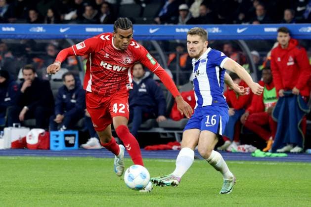 DEU, DFL, 2 FBL, Hertha BSC vs 1 FC Koeln, 02 11 2024, Berliner Olympiastadion, Berlin, DEU, DFL, 2 FBL, Hertha BSC vs 1 FC Koeln, im Bild Jonjoe Kenny Hertha BSC Berlin 16 , Damion Downs 1 FC Koeln 42 DFL regulations prohibit any use of Photographs as image sequences and or quasi video Foto Juergen Engler nordphoto GmbH nordphotoxGmbHx xEngler nph00076