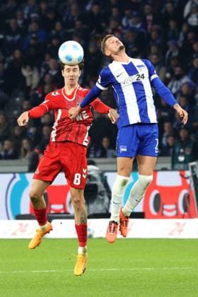 DEU, DFL, 2 FBL, Hertha BSC vs 1 FC Koeln, 02 11 2024, Berliner Olympiastadion, Berlin, DEU, DFL, 2 FBL, Hertha BSC vs 1 FC Koeln, im Bild Michael Cuisance Hertha BSC Berlin 27 , Denis Huseinbasic 1 FC Koeln 8 DFL regulations prohibit any use of Photographs as image sequences and or quasi video Foto Juergen Engler nordphoto GmbH nordphotoxGmbHx xEngler nph00076