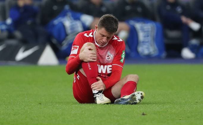 Dominique Heintz battered, injured Injury Sport Football Soccer DFL 2 Bundesliga Men 11 Matchday Season 2024 2025 02 11 2024 Hertha BSC Berlin vs 1 FC Köln DFL regulations prohibit any use of photographs as image sequences and or quasi video