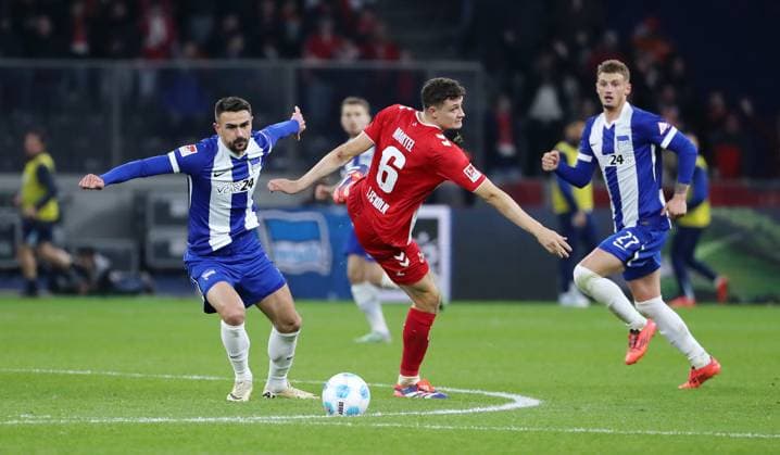 Smail Prevljak, Eric Martel, Michael Cuisance duel Match scene Action Sport Soccer Football DFL 2 Bundesliga Men 11 Matchday Season 2024 2025 02 11 2024 Hertha BSC Berlin vs 1 FC Köln DFL regulations prohibit any use of photographs as image sequences and or quasi video