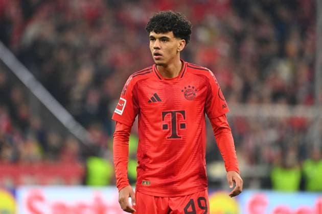 Adam AZNOU Bayern Muenchen , Action,single image,cropped single motif,half figure,half figure, Football 1 Bundesliga season 2024 2025, 9 Matchday, Matchday09 FC Bayern Muenchen 1 FC Union Berlin 3 0 on 02 11 2024, A L L I A N Z A R E N A
