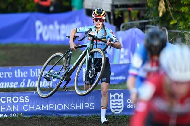2024 UEC Cyclo-Cross EC - Women Juniors PONTEVEDRA, SPAIN - NOVEMBER 03 : Peeters Zita (BEL) in action during the 2024 UEC Cyclo-Cross European Championships for Women Juniors on November 03, 2024 in Pontevedra, Spain, 03 11 2024 Pontevedra Spain  Copyright: xNicoxVereeckenx