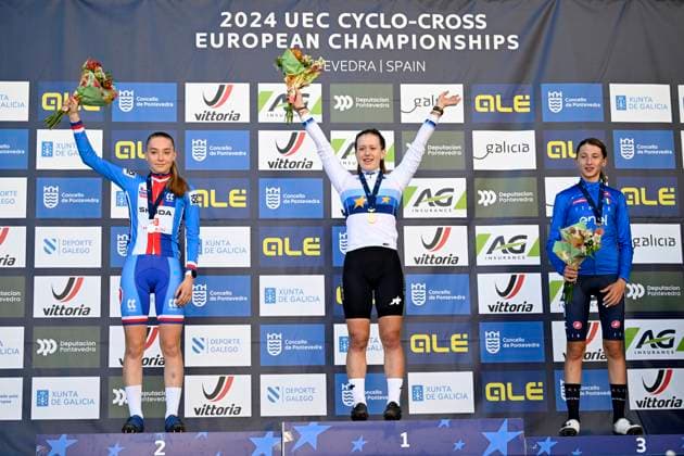 2024 UEC Cyclo-Cross EC - Women Juniors PONTEVEDRA, SPAIN - NOVEMBER 03 : Bukovska Barbora (CZE) winning the silver medal , Grossmann Anja (SUI) winning the gold medal and Pellizotti Giorgia (ITA) winning the bronze medal pictured during the podium ceremony of the 2024 UEC Cyclo-Cross European Championships for Women Juniors on November 03, 2024 in Pontevedra, Spain, 03 11 2024 Pontevedra Spain  Copyright: xNicoxVereeckenx