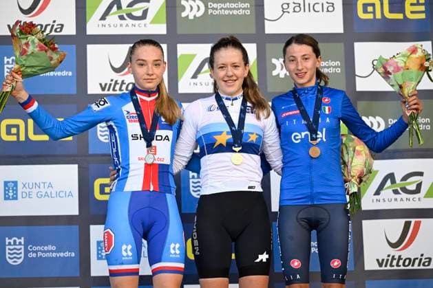 2024 UEC Cyclo-Cross EC - Women Juniors PONTEVEDRA, SPAIN - NOVEMBER 03 : Bukovska Barbora (CZE) winning the silver medal , Grossmann Anja (SUI) winning the gold medal and Pellizotti Giorgia (ITA) winning the bronze medal pictured during the podium ceremony of the 2024 UEC Cyclo-Cross European Championships for Women Juniors on November 03, 2024 in Pontevedra, Spain, 03 11 2024 Pontevedra Spain  Copyright: xNicoxVereeckenx