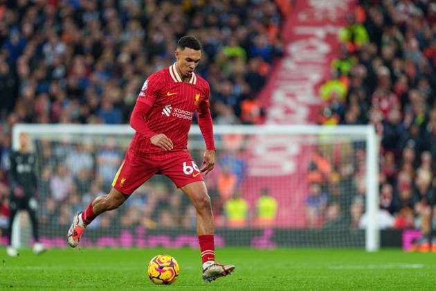 Liverpool FC v Brighton & Hove Albion FC - Premier League Trent Alexander-Arnold of Liverpool plays during the Premier League match between Liverpool and Brighton and Hove Albion at Anfield in Liverpool, England, on November 2, 2024. Liverpool Merseyside United Kingdom  Copyright: xMIxNewsx originalFilename:fletcher-liverpoo241102_npMEC.jpg