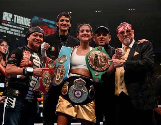 Bilder des Jahres 2024, Sport 11 November Sport Themen der Woche KW44 Boxen, Frauen, Gabriela Fundora - Gabriela Alaniz November 3, 2024, Las Vegas, Nevada, USA: History made by GABRIELA FUNDORA (15-0-7KOs) of Coachella, CA defeated GABRIELA ALANIZ (15-2-6KOs) of Buenos Aires, Argentina by a technical knockout to become the youngest flyweight undisputed champion during Golden Boy Promotion at the The Theater at Virgin Hotel Casino. Las Vegas USA - ZUMAo117 20241103_zsp_o117_058 Copyright: xMikaelxOnax
