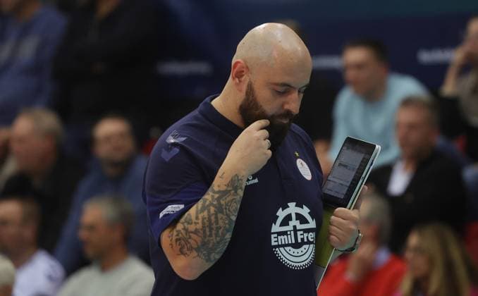 Stuttgart , Volleyball Bundesliga Women, Allianz MTV Stuttgart vs Dresdner SC , Coach Konstantin Bitter Stgt