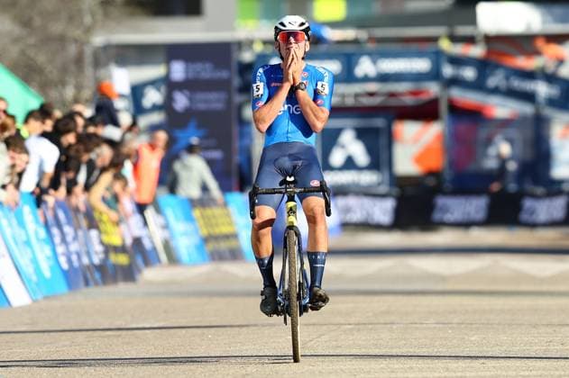 Italian Mattia Agostinacchio celebrates as he crosses the finish line to win the men junior race at the European Championships cyclocross cycling in Pontevedra, Spain, Sunday 03 November 2024. DAVIDxPINTENS  x104419019x