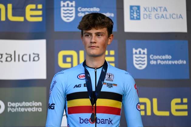 2024 UEC Cyclo-Cross EC - Men Juniors PONTEVEDRA, SPAIN - NOVEMBER 03 : Vanden Eynde Mats (BEL) winning the bronze medal pictured during the podium ceremony of the 2024 UEC Cyclo-Cross European Championships for Men Juniors on November 03, 2024 in Pontevedra, Spain, 03 11 2024 Pontevedra Spain  Copyright: xNicoxVereeckenx