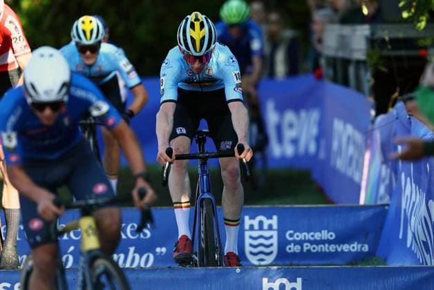 Belgian Arthur Van den Boer pictured in action during the men junior race at the European Championships cyclocross cycling in Pontevedra, Spain, Sunday 03 November 2024. DAVIDxPINTENS  x104419463x