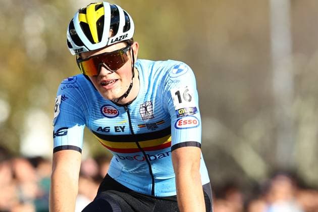 Belgian Mats Vanden Eynde crosses the finish line at the men junior race at the European Championships cyclocross cycling in Pontevedra, Spain, Sunday 03 November 2024. DAVIDxPINTENS  x104421054x