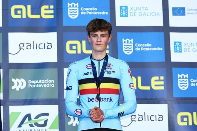 Belgian Mats Vanden Eynde celebrates on the podium with the bronze medal after finishing third place at the men junior race at the European Championships cyclocross cycling in Pontevedra, Spain, Sunday 03 November 2024. DAVIDxPINTENS  x104421260x