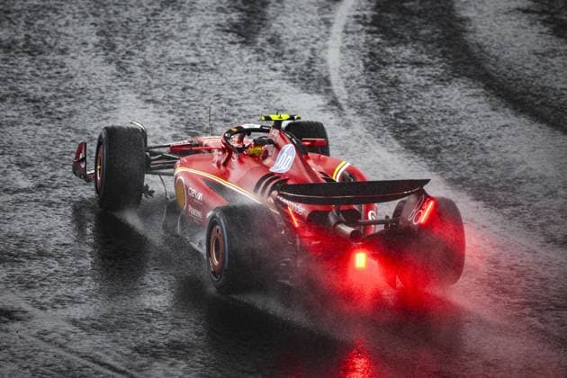 55 SAINZ Carlos (spa), Scuderia Ferrari SF-24, action during the Formula 1 Grande Premio de Sao Paulo 2024, 21th round of the 2024 Formula One World Championship, WM, Weltmeisterschaft from November 1 to 3, 2024 on the Interlagos Circuit, in Sao Paulo, Brazil - F1 - SAO PAULO GRAND PRIX 2024 DPPI Panoramic  241103_R21_BRASILE_DP_XB3_3157