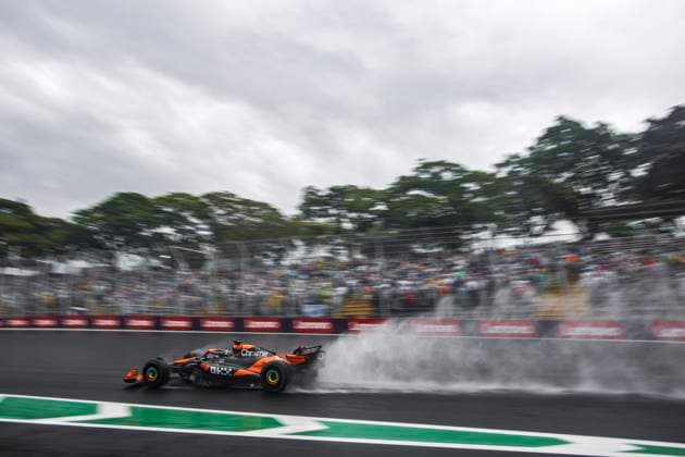 81 PIASTRI Oscar (aus), McLaren F1 Team MCL38, action during the Formula 1 Grande Premio de Sao Paulo 2024, 21th round of the 2024 Formula One World Championship, WM, Weltmeisterschaft from November 1 to 3, 2024 on the Interlagos Circuit, in Sao Paulo, Brazil - F1 - SAO PAULO GRAND PRIX 2024 DPPI Panoramic  241103_R21_BRASILE_DP_XB5_3265