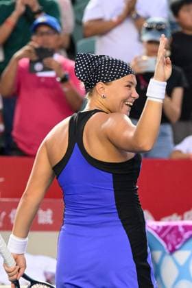 (241103) -- HONG KONG, Nov. 3, 2024 -- Diana Shnaider celebrates after the women s singles final match between Diana Shnaider of Russia and Katie Boulter of Britain at the WTA250 Hong Kong Tennis Open in Hong Kong, south China, Nov. 3, 2024. ) (SP)CHINA-HONG KONG-TENNIS WTA, Tennis Damen 250-WOMEN S SINGLES (CN) ZhuxWei 