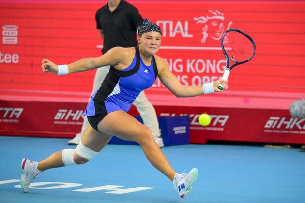 (241103) -- HONG KONG, Nov. 3, 2024 -- Diana Shnaider hits a return during the women s singles final match between Diana Shnaider of Russia and Katie Boulter of Britain at the WTA250 Hong Kong Tennis Open in Hong Kong, south China, Nov. 3, 2024. ) (SP)CHINA-HONG KONG-TENNIS WTA, Tennis Damen 250-WOMEN S SINGLES (CN) ZhuxWei 