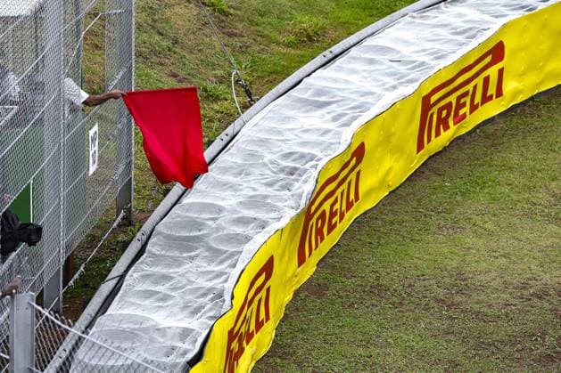 Red flag, drapeau, illustration, rain, pluie, during the Formula 1 Grande Premio de Sao Paulo 2024, 21th round of the 2024 Formula One World Championship, WM, Weltmeisterschaft from November 1 to 3, 2024 on the Interlagos Circuit, in Sao Paulo, Brazil - F1 - SAO PAULO GRAND PRIX 2024 DPPI Panoramic 241103_R21_BRASILE_DP_FG006855