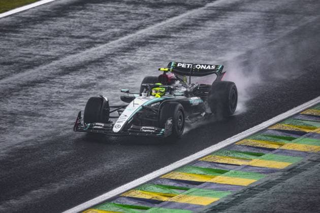 44 HAMILTON Lewis (gbr), Mercedes AMG F1 Team W15, action during the Formula 1 Grande Premio de Sao Paulo 2024, 21th round of the 2024 Formula One World Championship, WM, Weltmeisterschaft from November 1 to 3, 2024 on the Interlagos Circuit, in Sao Paulo, Brazil - F1 - SAO PAULO GRAND PRIX 2024 DPPI Panoramic  241103_R21_BRASILE_DP_XB3_3177