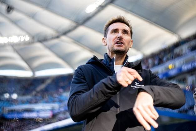 Hamburg, November 3, 2024 Football, 2 Bundesliga 2024 25, Hamburger SV 1 FC Nürnberg Miroslav Klose 1 FC Nürnberg, Coach DFL REGULATIONS PROHIBIT ANY USE OF PHOTOGRAPHS AS IMAGE SEQUENCES AND OR QUASI VIDEO