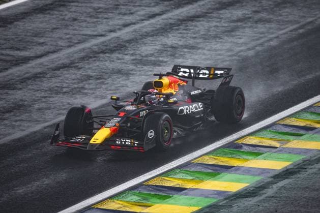01 VERSTAPPEN Max (nld), Red Bull Racing RB20, action during the Formula 1 Grande Premio de Sao Paulo 2024, 21th round of the 2024 Formula One World Championship, WM, Weltmeisterschaft from November 1 to 3, 2024 on the Interlagos Circuit, in Sao Paulo, Brazil - F1 - SAO PAULO GRAND PRIX 2024 DPPI Panoramic  241103_R21_BRASILE_DP_XB3_3206