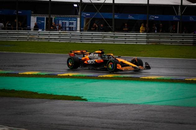 Treino classificatório GP F1 Lenovo SP SÃO PAULO, SP - 03.11.2024: TREINO CLASSIFICATÓRIO GP F1 LENOVO SP - It takes place this Sunday (03) at the Interlagos racetrack, in the south of the capital of São Paulo, after being postponed due to the heavy rain that fell this Saturday (02), the qualifying practice for the Formula 1 Lenovo Grand Prix of São Paulo 2024. In the photo, the driver, Oscar Piastri 81, McLAREN, runs on the track during the classification. (Photo: Aloisio Mauricio Fotoarena) x2644973x  AloisioxMauricio