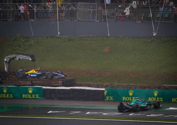 Treino classificatório GP F1 Lenovo SP SÃO PAULO, SP - 03.11.2024: TREINO CLASSIFICATÓRIO GP F1 LENOVO SP - It takes place this Sunday (03) at the Interlagos racetrack, in the south of the capital of São Paulo, after being postponed due to the heavy rain that fell this Saturday (02), the qualifying practice for the Formula 1 Lenovo Grand Prix of São Paulo 2024. In the photo, the pilot, Lance Stroll 18, ASTON MARTIN, suffers an accident during the classification. (Photo: Aloisio Mauricio Fotoarena) x2644984x  AloisioxMauricio