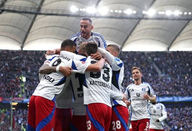 03 11 2024, Soccer 2 Bundesliga 2024 2025, Matchday 11, Hamburger SV 1 FC Nürnberg , at Volksparkstadion Hamburg Cheering Hamburger SV to score 1 0 DFL and DFB regulations prohibit any use of photographs as image sequences and or quasi video