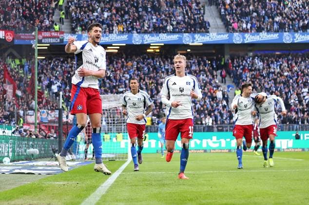 03 11 2024, Soccer 2 Bundesliga 2024 2025, Matchday 11, Hamburger SV 1 FC Nürnberg , at Volksparkstadion Hamburg Cheering goalscorer Daniel Elfadli li , Hamburg to score 1 0 DFL and DFB regulations prohibit any use of photographs as image sequences and or quasi video