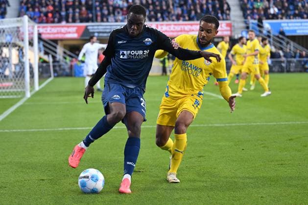 Paderborn, Home Deluxe Arena, 03 11 24, GER, Men, 2 Bundesliga, Season 2024 2025, SC Paderborn 07 Eintracht Braunschweig Picture from left in duel Ilyas ANSAH Paderborn and Leon BELL BELL Braunschweig Only for editorial use DFL regulations prohibit any use of photographs as image sequences and or quasi video NRW Germany