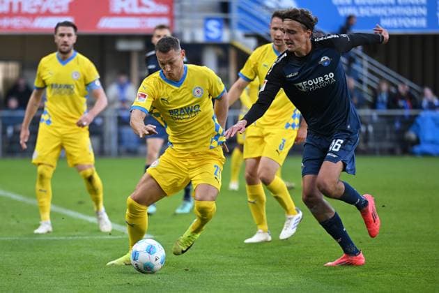Paderborn, Home Deluxe Arena, 03 11 24, GER, Men, 2 Bundesliga, Season 2024 2025, SC Paderborn 07 Eintracht Braunschweig Picture from left in duel Sven KOEHLER Braunschweig and Luis ENGELNS Paderborn Only for editorial use DFL regulations prohibit any use of photographs as image sequences and or quasi video NRW Germany