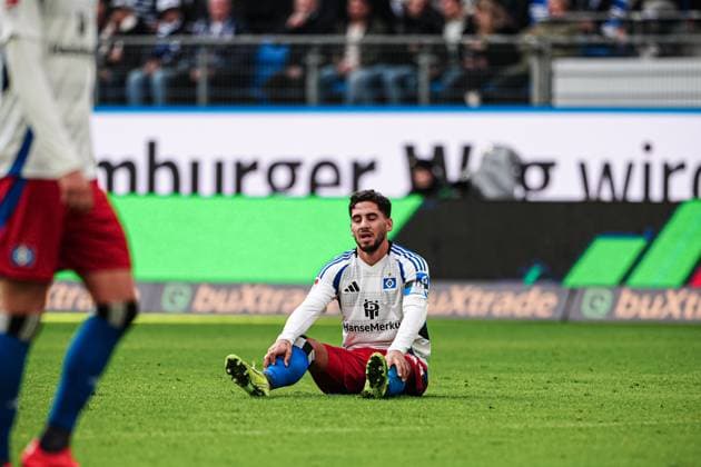 Injury Ludovit Reis Hamburger SV, 14 GER, Hamburger SV vs 1 FC Nuernberg, Football, 2 Bundesliga, Matchday 11, Season 2024 2025, 03 11 2024 DFL REGULATES PROHIBIT ANY USE OF PHOTOGRAPHS AS IMAGE SEQUENCES AND OR QUASI VIDEO GER, Hamburger SV vs 1 FC Nuernberg, Football, 2 Bundesliga, Matchday 11, Season 2024 2025, 03 11 2024 Hamburg Copyright: xEibner-Pressefoto MarcelxvonxFehrnx EP_MFN