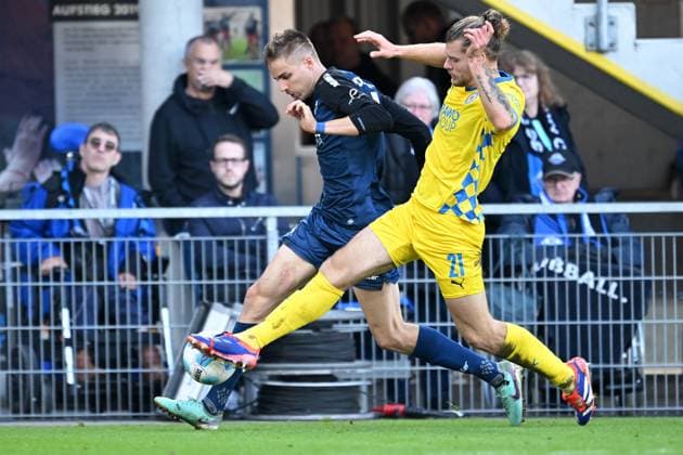 Paderborn, Home Deluxe Arena, 03 11 24, GER, Men, 2 Bundesliga, Season 2024 2025, SC Paderborn 07 Eintracht Braunschweig Picture from left in duel Filip BILBIJA Paderborn and Kevin EHLERS Braunschweig Only for editorial use DFL regulations prohibit any use of photographs as image sequences and or quasi video NRW Germany