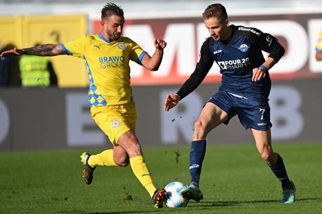 Paderborn, Home Deluxe Arena, 03 11 24, GER, Men, 2 Bundesliga, Season 2024 2025, SC Paderborn 07 Eintracht Braunschweig Picture from left in duel Robin KRAUSSE Braunschweig and Filip BILBIJA Paderborn Only for editorial use DFL regulations prohibit any use of photographs as image sequences and or quasi video NRW Germany