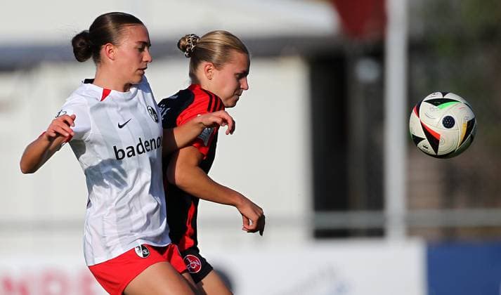 Nora Scherer (freburg , li) - Amelie Thöle , Frauen 2.Bundesliga , 1.FCN Nürnberg-Freiburg II, Spieltag 9, Fußball , in den Sportpark Valznerweiher Stadion , Nürnberg, Bayern, Deutschland . November 03, 2024 . Photo by: Davide Elias Ipa Photo Pressefoto DENL Copyright: xDavidexEliasx