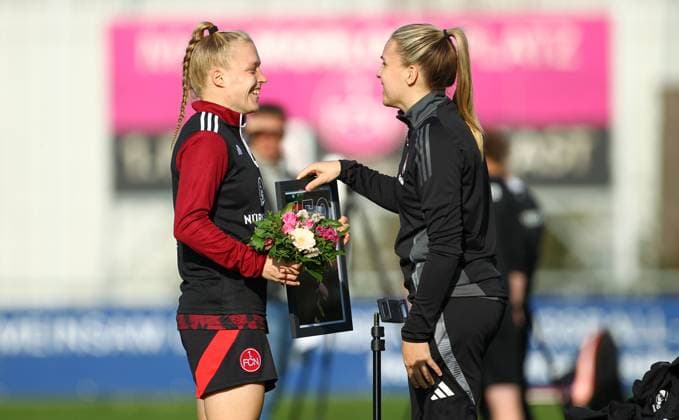 Franziska Mai , Preis für Karriere bei fcn, Frauen 2.Bundesliga , 1.FCN Nürnberg-Freiburg II, Spieltag 9, Fußball , in den Sportpark Valznerweiher Stadion , Nürnberg, Bayern, Deutschland . November 03, 2024 . Photo by: Davide Elias Ipa Photo Pressefoto DENL Copyright: xDavidexEliasx