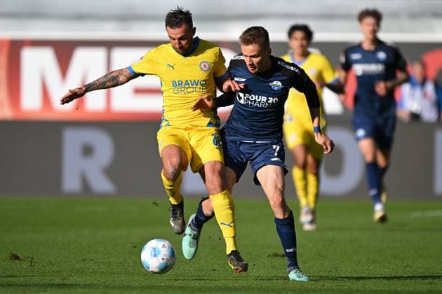Paderborn, Home Deluxe Arena, 03 11 24, GER, Herren, 2 Bundesliga, Saison 2024 2025, SC Paderborn 07 Eintracht Braunschweig Picture from left in duel Robin KRAUSSE Braunschweig and Filip BILBIJA Paderborn Only for editorial use DFL regulations prohibit any use of photographs as image sequences and or quasi video NRW Germany