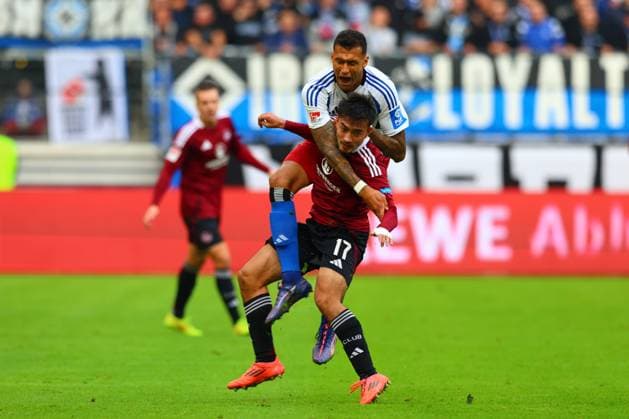 GER, Hamburg, Football, DFB, HSV vs 1 FC Nuernberg, im Volkspark Stadion, 03 11 2024, v l Jens Castrop 1 FC Nuernberg , Davie Selke Hamburger SV wird gefault DFL regulations prohibit any use of photographs as image sequences and or quasi video Copyright: HMBxMedia FernandoxSoares