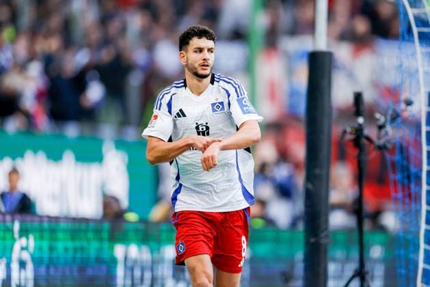 Hamburg, 3 November 2024 Football, 2 Bundesliga 2024 25, Hamburger SV 1 FC Nürnberg Daniel Elfadli Hamburger SV, 8 celebrates his goal for 1 0 DFL REGULATIONS PROHIBIT ANY USE OF PHOTOGRAPHS AS IMAGE SEQUENCES AND OR QUASI VIDEO