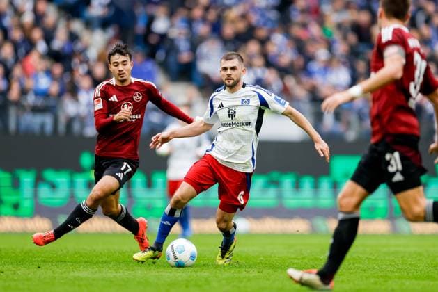 Hamburg, 3 November 2024 Football, 2 Bundesliga 2024 25, Hamburger SV 1 FC Nürnberg Jens Castrop 1 FC Nürnberg, 17 , Lukasz Poreba Hamburger SV, 6 DFL REGULATIONS PROHIBIT ANY USE OF PHOTOGRAPHS AS IMAGE SEQUENCES AND OR QUASI VIDEO